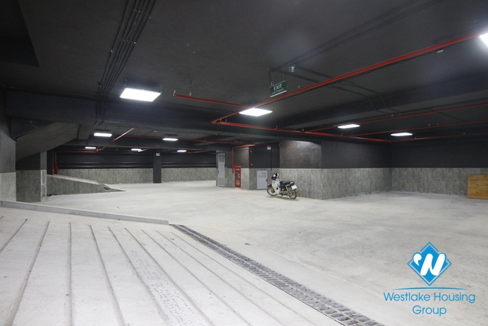 Spacious showroom/office for rent on Co Linh street, Long Bien, Hanoi